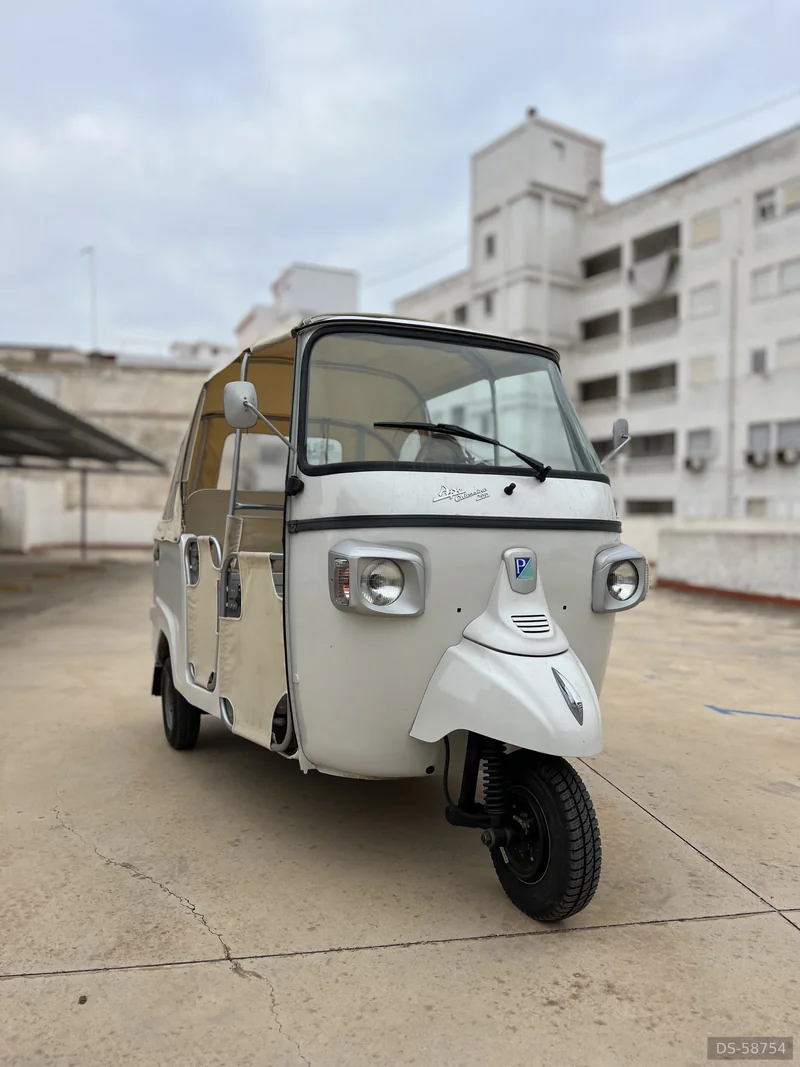 2010 Piaggio Tuc Tuc Ape Calessino in El Perellonet 2