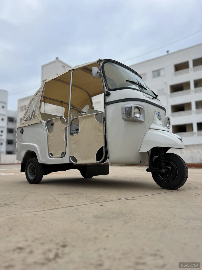 2010 Piaggio Tuc Tuc Ape Calessino in El Perellonet 3