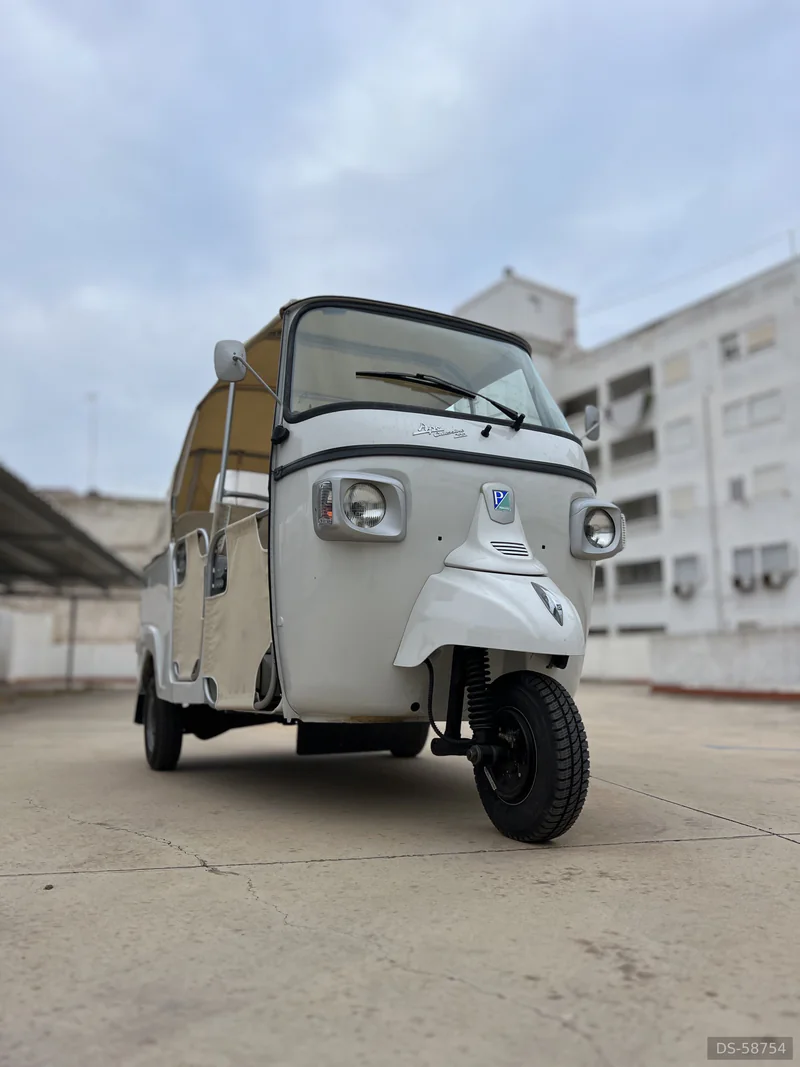 2010 Piaggio Tuc Tuc Ape Calessino in El Perellonet 5
