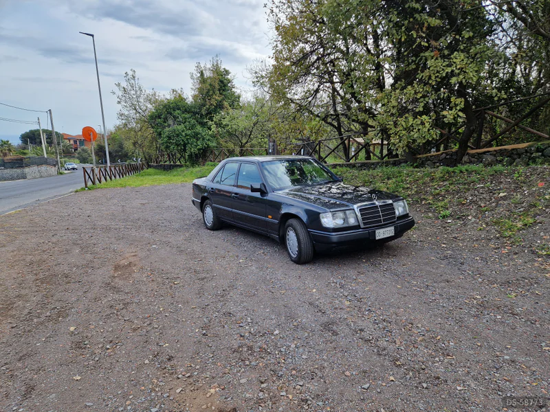 1988 Mercedes-Benz W124 200e in Catania
