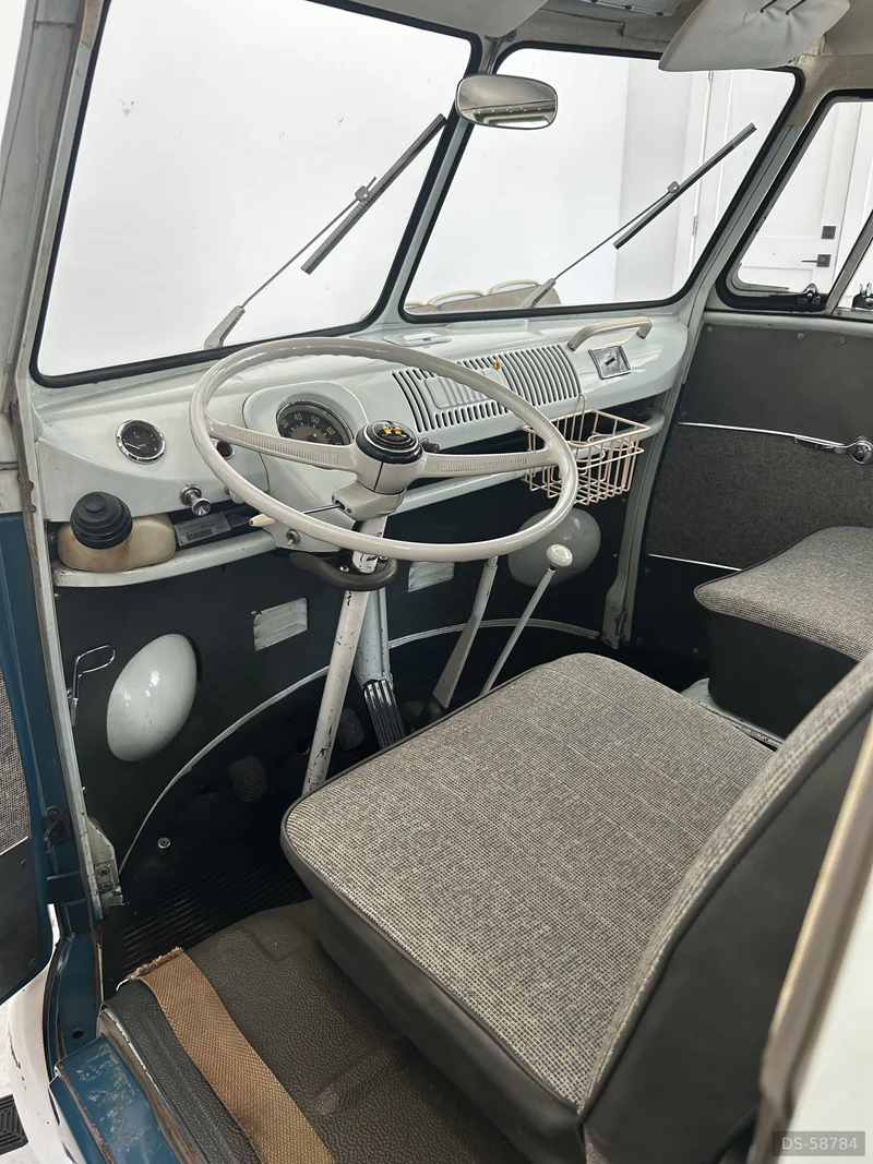 1965 Volkswagen Bus in Ridgeway 3