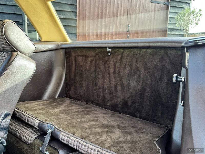 1989 Mercedes-Benz 300sl R107 in Horsham 8