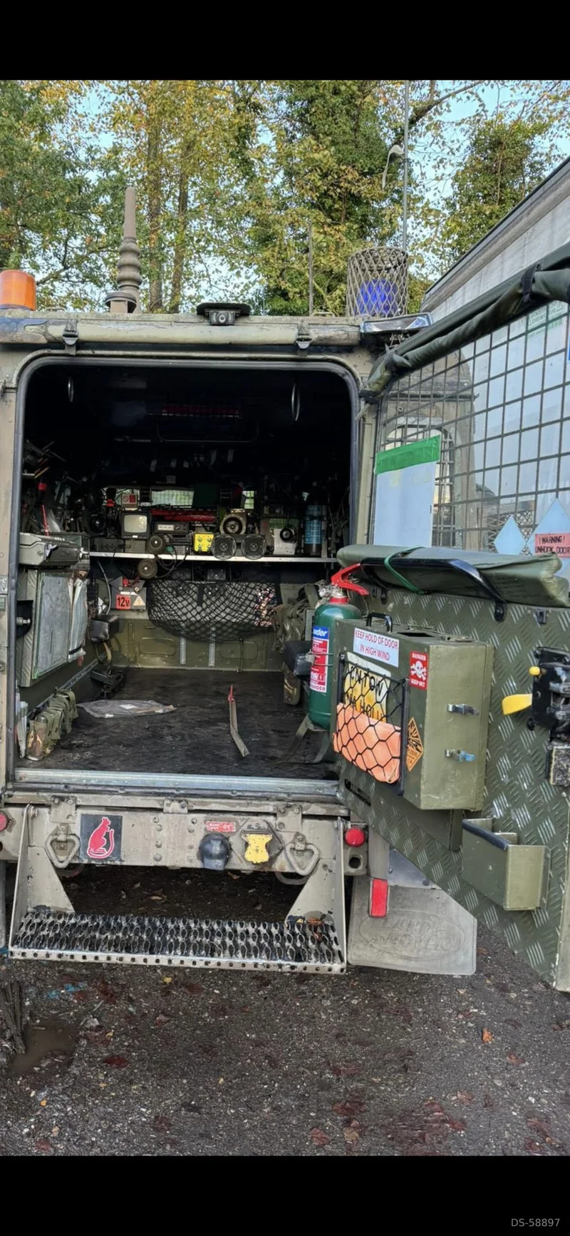 1986 Land Rover Defender 110 in Horley 5