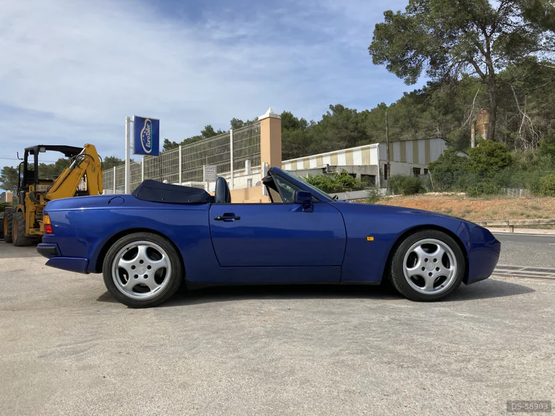 1991 Porsche 944 S2 Cabrio in Ibiza 3