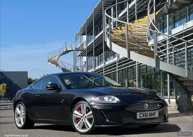 2011 Jaguar Xkr in London 3
