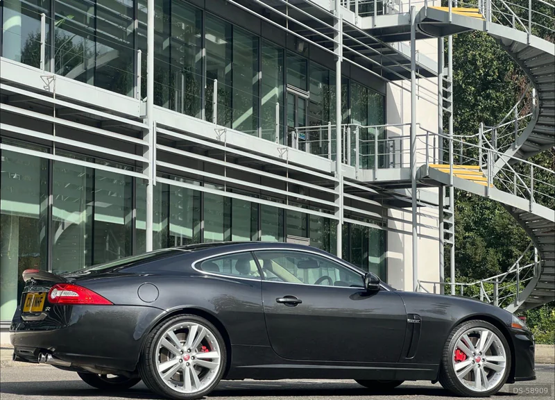 2011 Jaguar Xkr in London 5