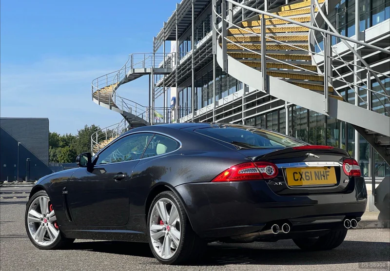 2011 Jaguar Xkr in London 6