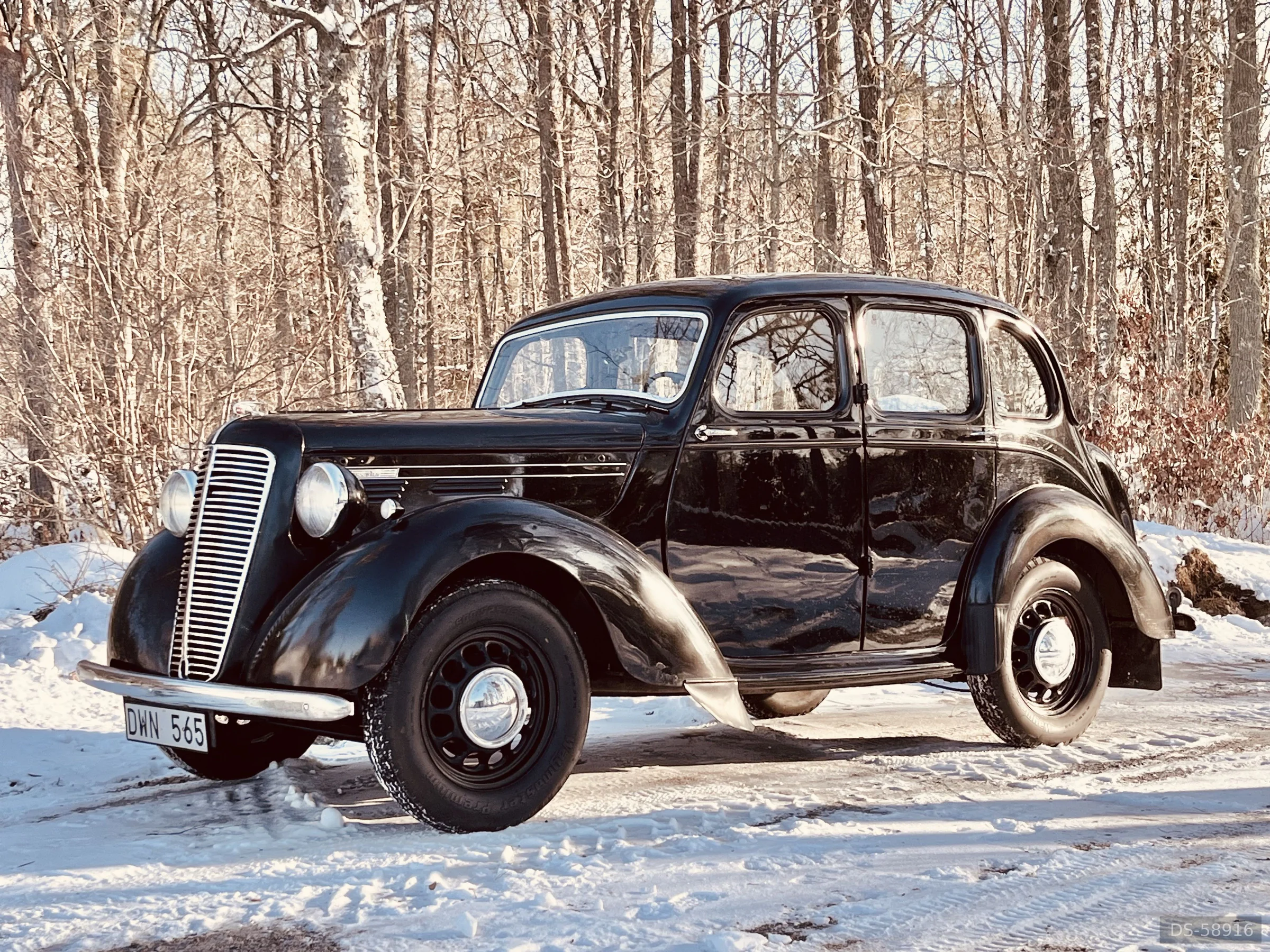 1947 Morris Ten Saloon