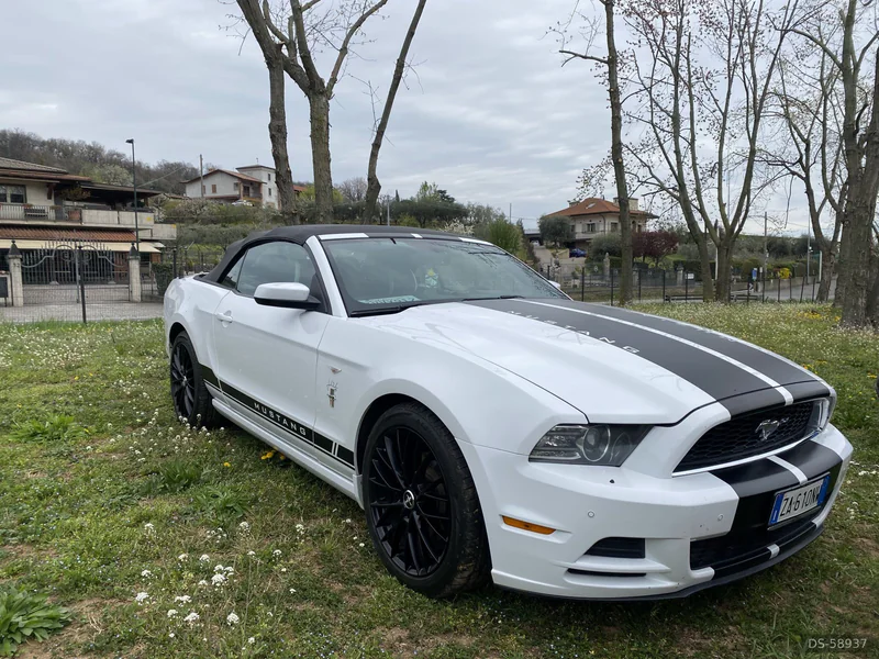 2014 Ford Mustang  3.7 V6 in Brescia 1