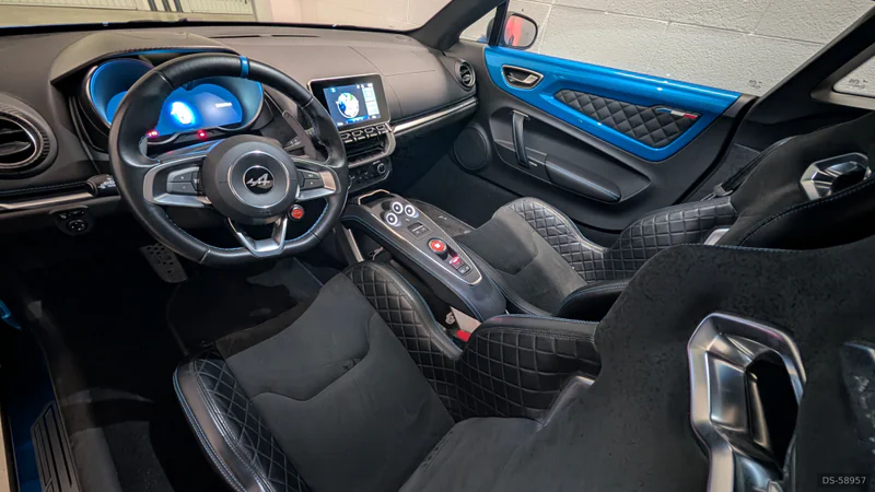 2023 Alpine A110 in Milano 4
