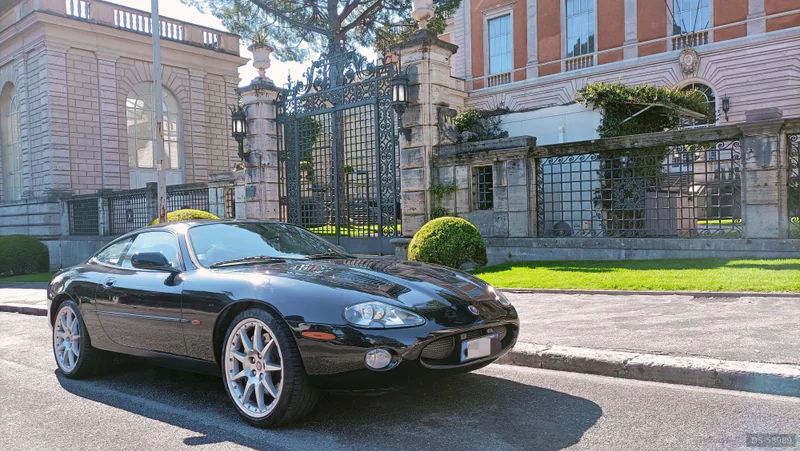 2002 Jaguar Xkr in Roma 1