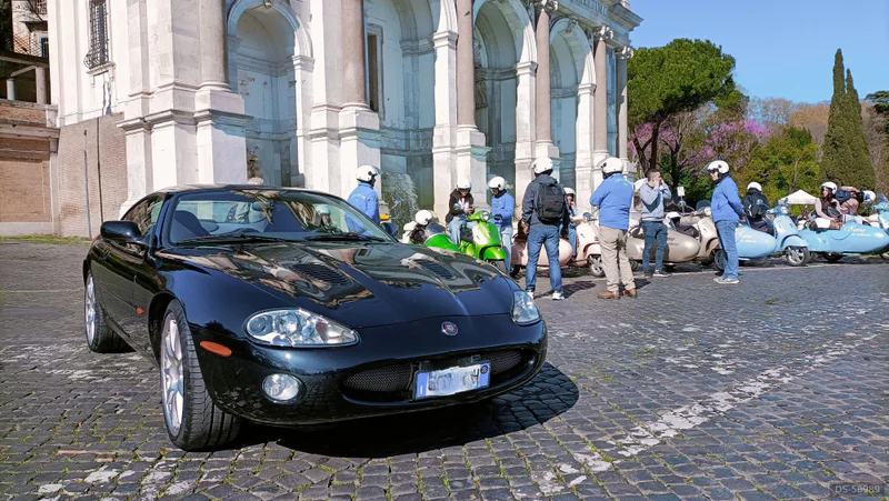 2002 Jaguar Xkr in Roma 2