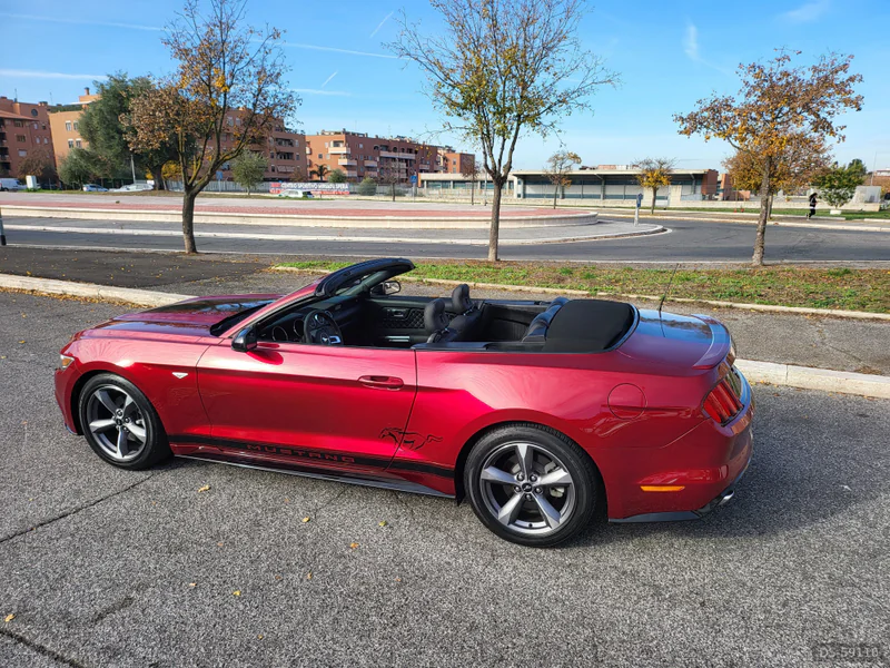 2016 Ford Mustang Cabrio 3700 V6 in Roma