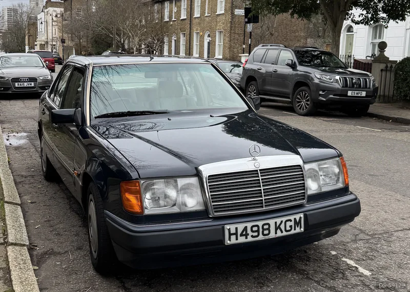 1991 Mercedes-Benz 230e in London