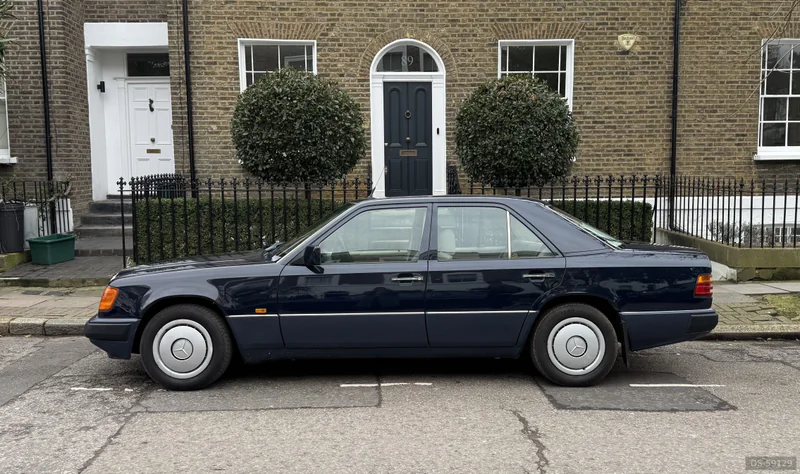 1991 Mercedes-Benz 230e in London 2
