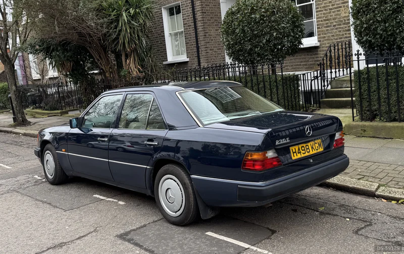 1991 Mercedes-Benz 230e in London 3