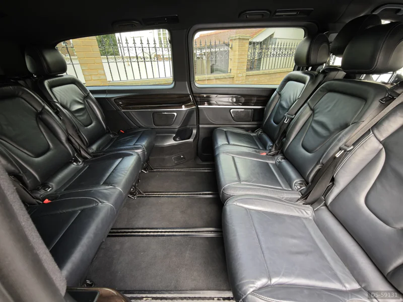 2015 Mercedes-Benz V Class in London 4