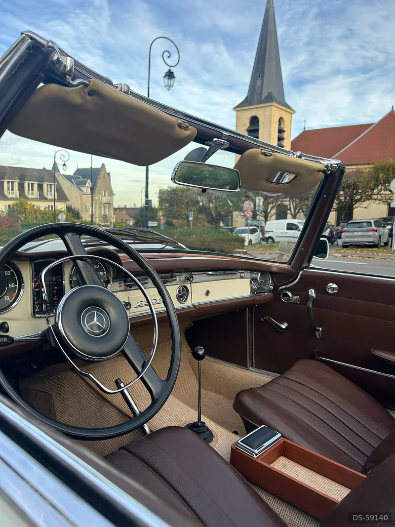 1966 Mercedes-Benz 230 Sl in Mandelieu La Napoule 8