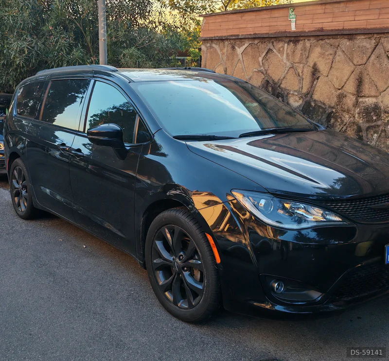 2019 Chrysler Pacifica in Roma