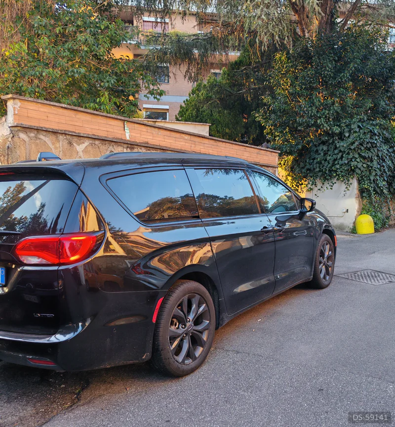 2019 Chrysler Pacifica in Roma 2