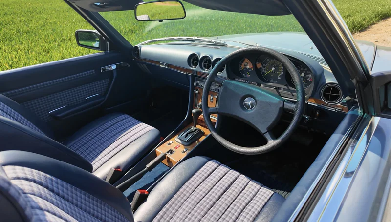 1983 Mercedes-Benz 280 SL in Brentwood 2