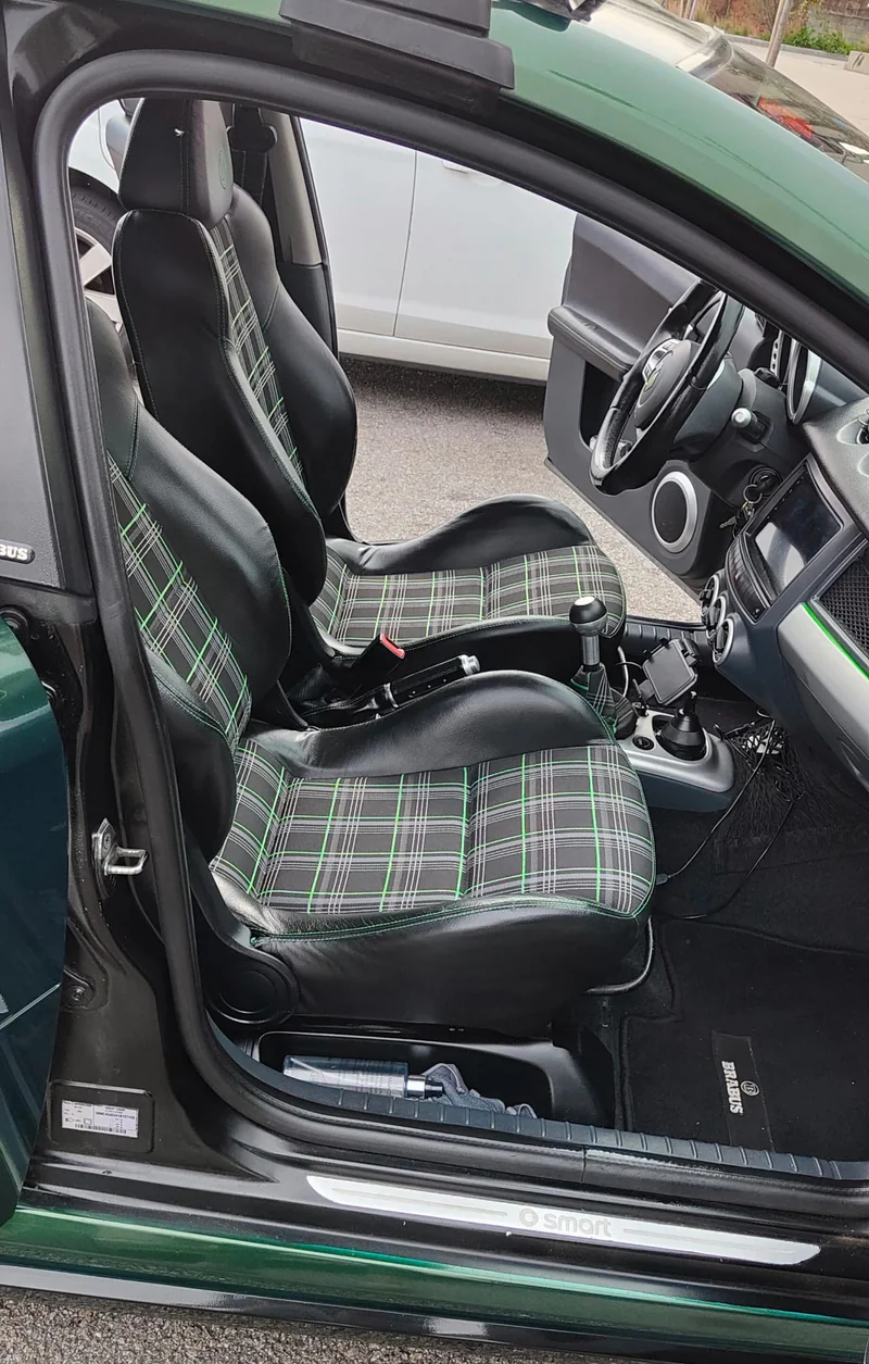 2006 Smart Forfour Brabus: Un "Unicornio" de Edición Limitada in Badalona 9