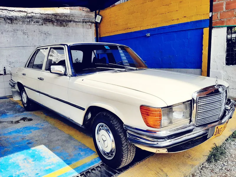 1978 Mercedes-Benz 280s in Bucaramanga 2