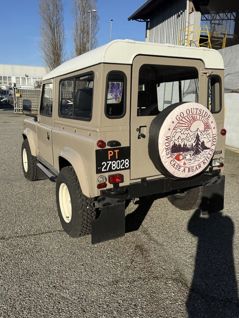 1985 Land Rover 90 in Pavia 6