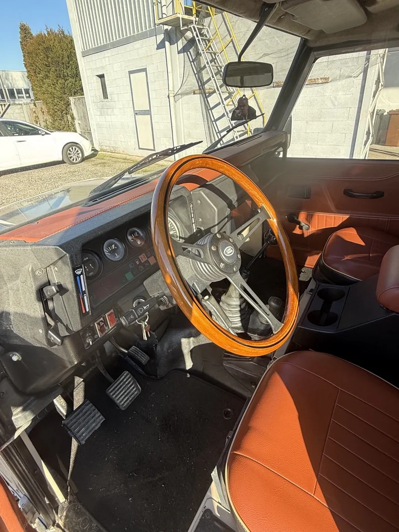 1985 Land Rover 90 in Pavia 7
