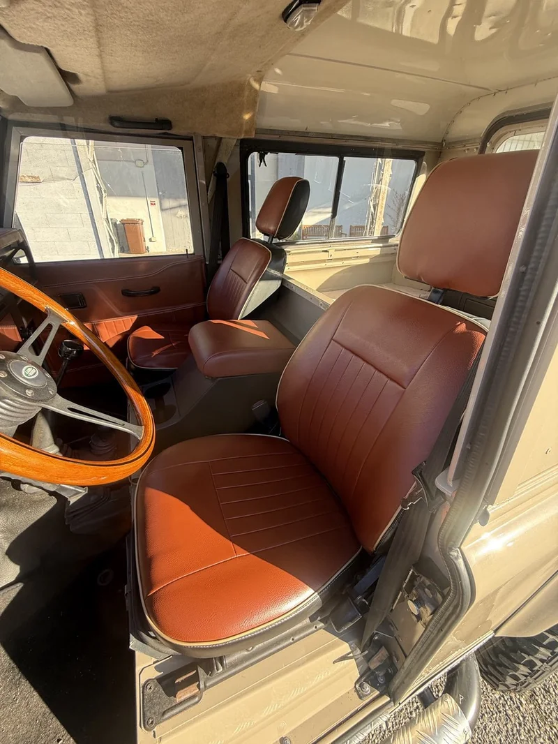 1985 Land Rover 90 in Pavia 8