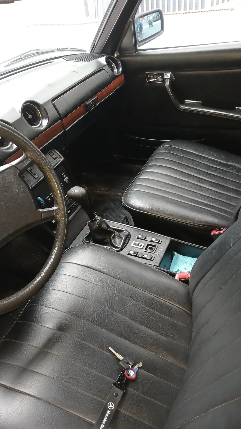 1983 Mercedes-Benz W123 in Quindio 4