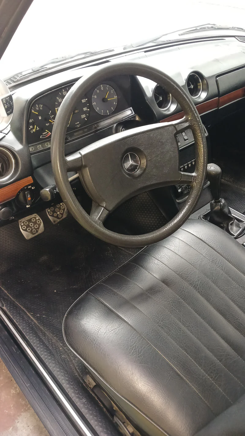 1983 Mercedes-Benz W123 in Quindio 5
