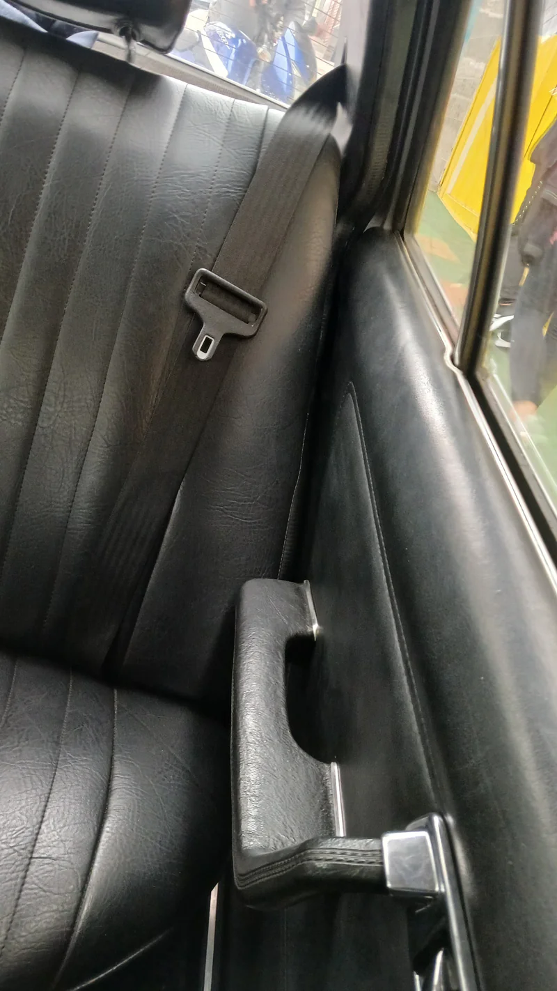 1983 Mercedes-Benz W123 in Quindio 7