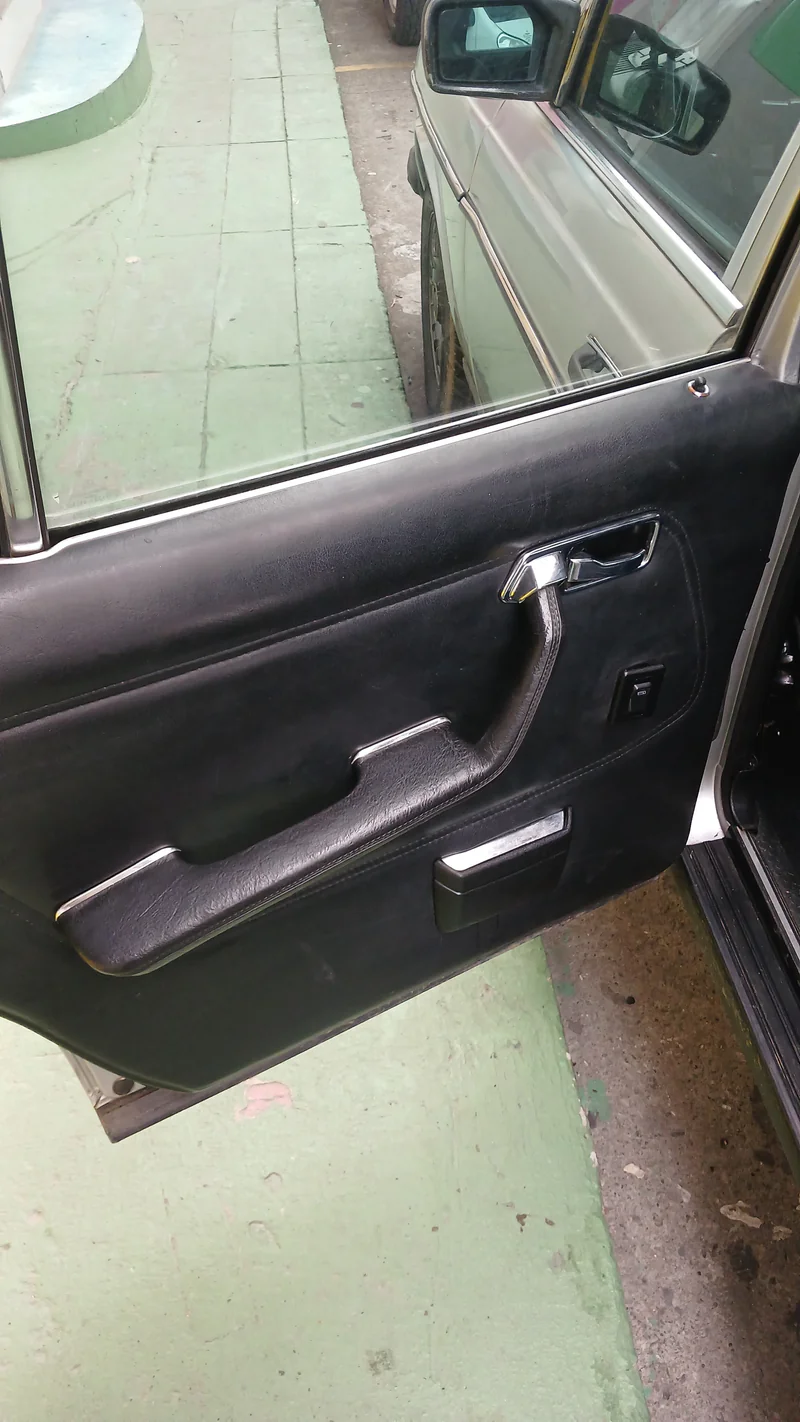 1983 Mercedes-Benz W123 in Quindio 8
