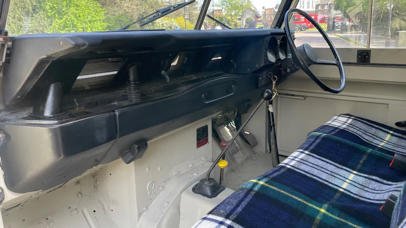 1982 Land Rover 88 in London 20
