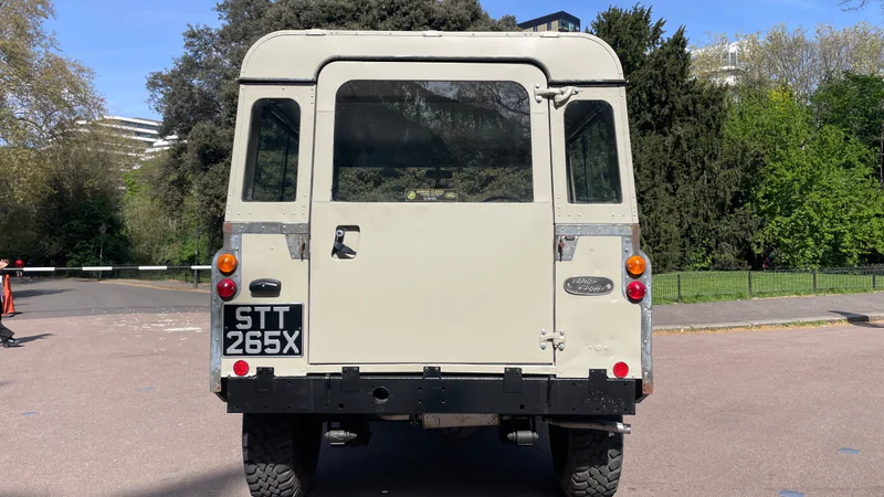 1982 Land Rover 88 in London 5