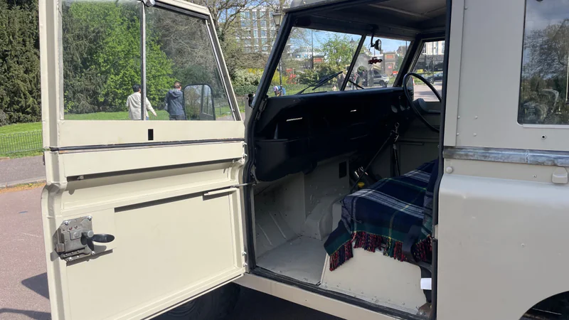 1982 Land Rover 88 in London 19