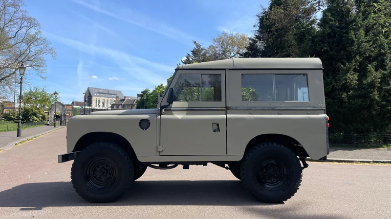 1982 Land Rover 88 in London 9