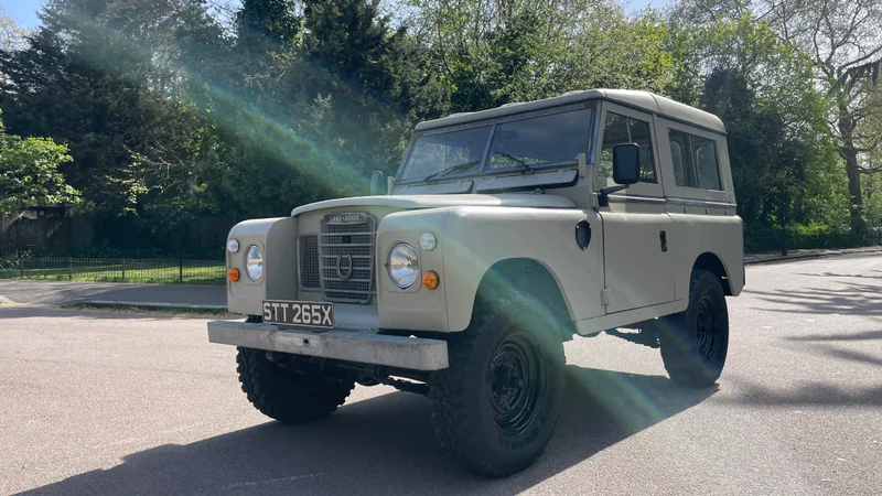1982 Land Rover 88 in London 11
