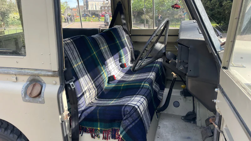 1982 Land Rover 88 in London 18