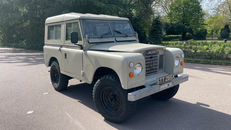 1982 Land Rover 88 in London 13