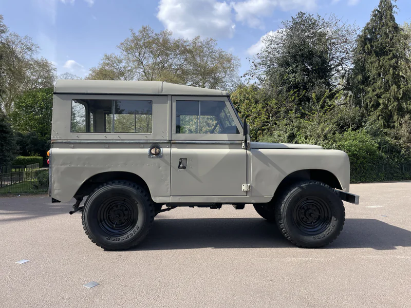 1982 Land Rover 88 in London 2