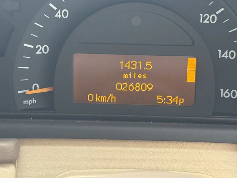 2002 Mercedes-Benz C240 in London 2