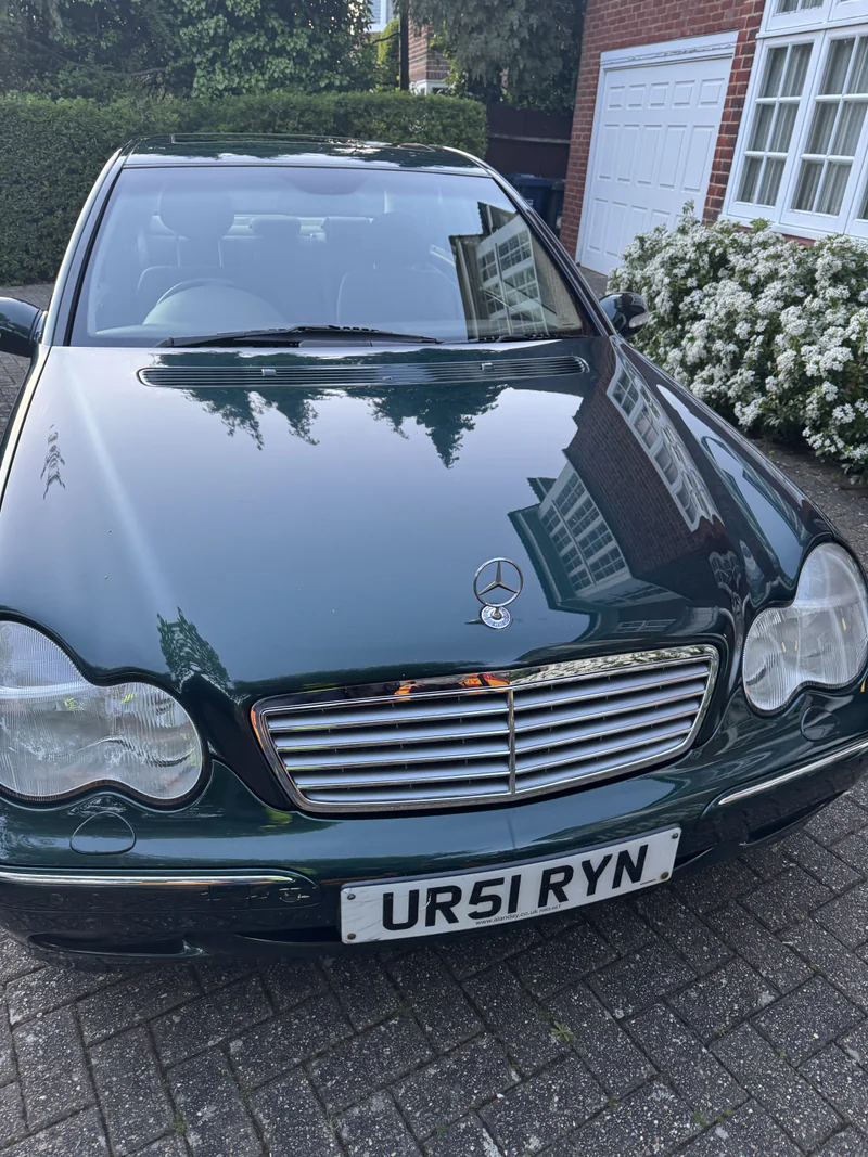 2002 Mercedes-Benz C240 in London 3