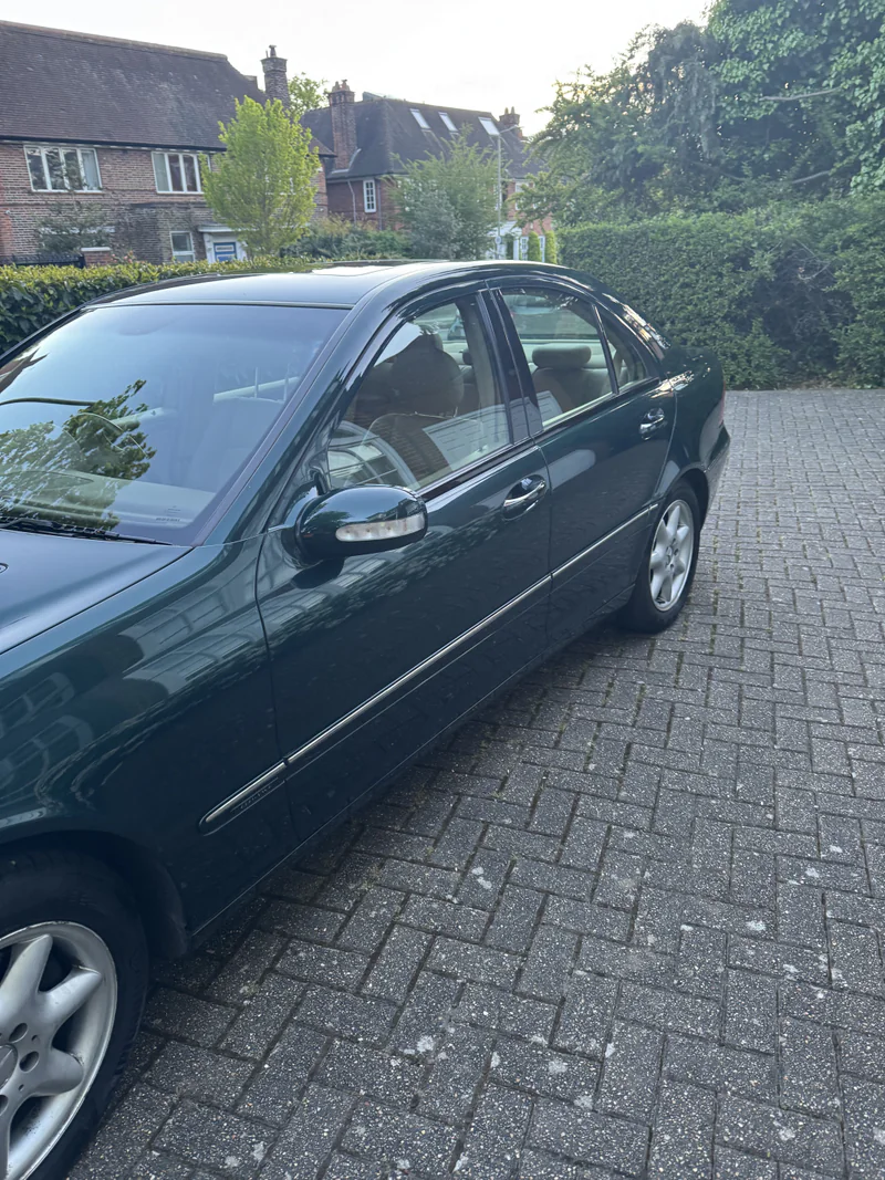 2002 Mercedes-Benz C240 in London 4