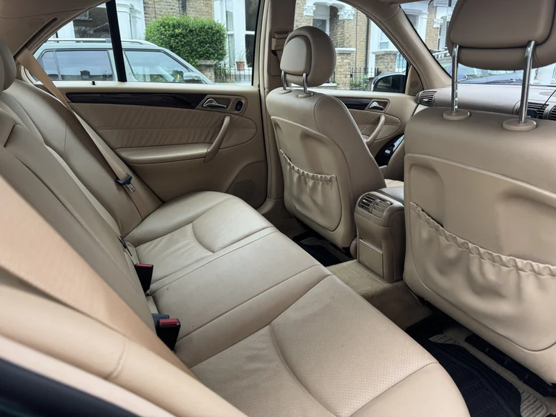 2002 Mercedes-Benz C240 in London 5
