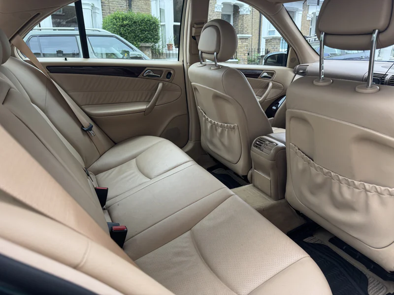 2002 Mercedes-Benz C240 in London 6
