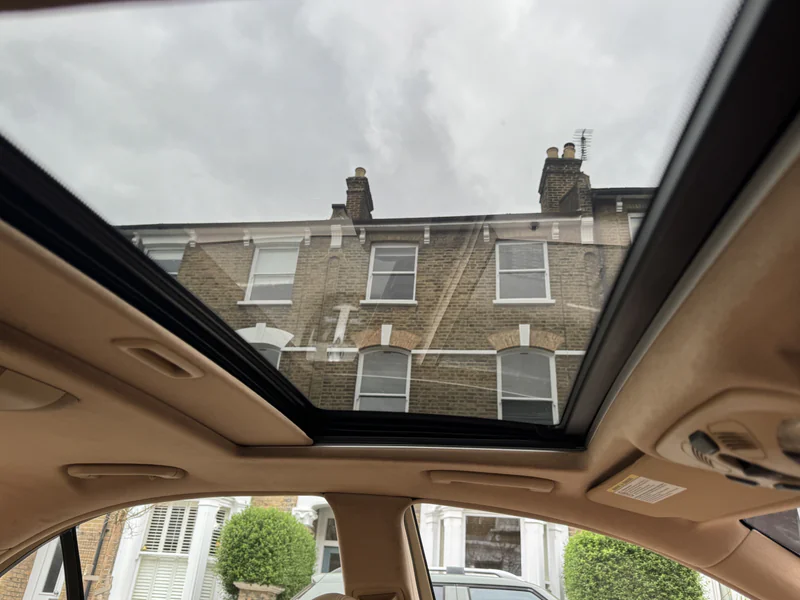 2002 Mercedes-Benz C240 in London 7