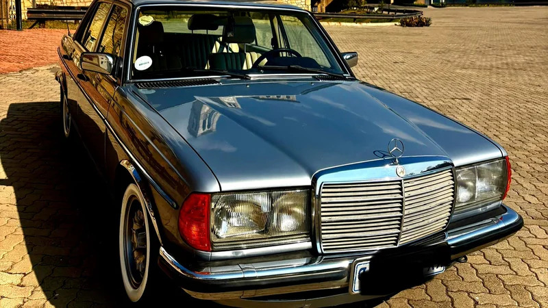 1977 Mercedes-Benz W123 280 in Sandton 2