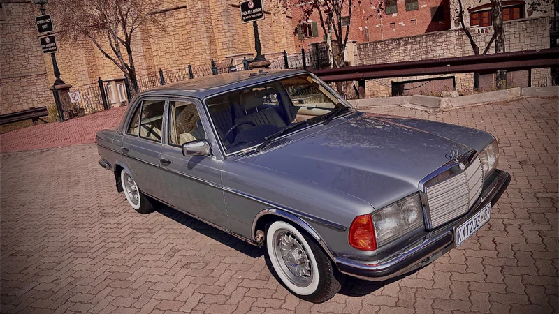 1977 Mercedes-Benz W123 280 in Sandton 5